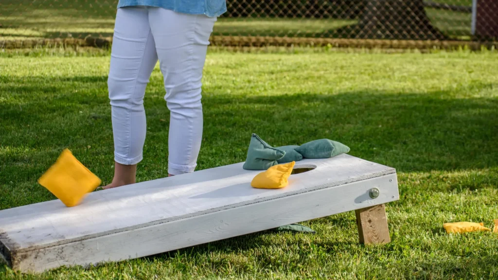 Cornhole board